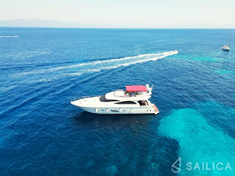 Dominator 62 S - Yacht Charter Sailica