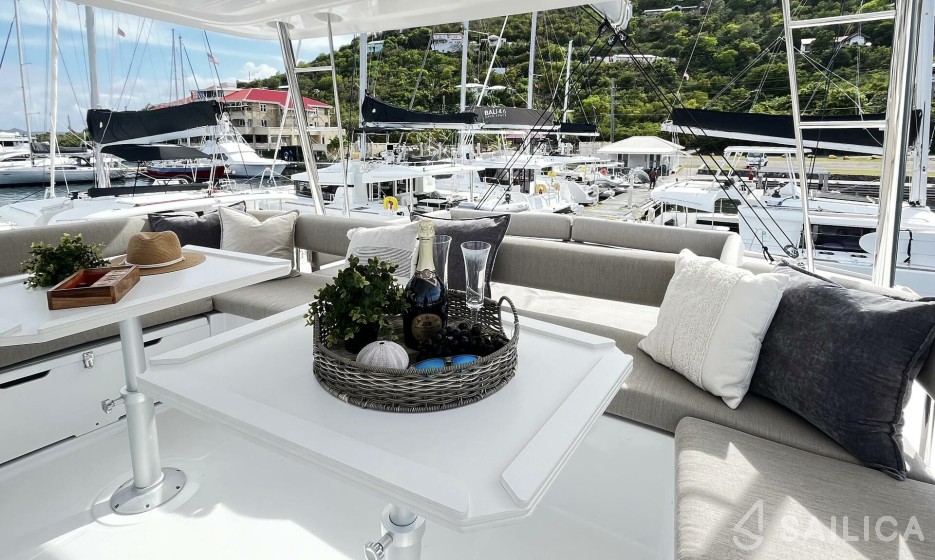 Bali 5.4. - Yacht Charter Sailica
