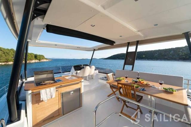 MY 44 - Yacht Charter Sailica