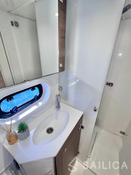 Bali 4.2 - Yacht Charter Sailica