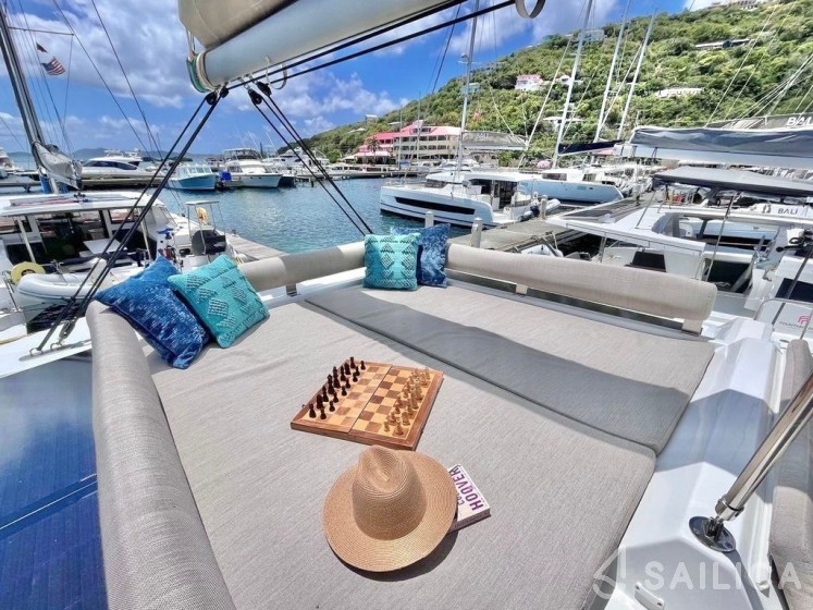 Bali 4.2 - Yacht Charter Sailica