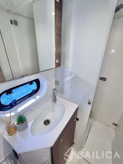 Bali 4.2 - Yacht Charter Sailica