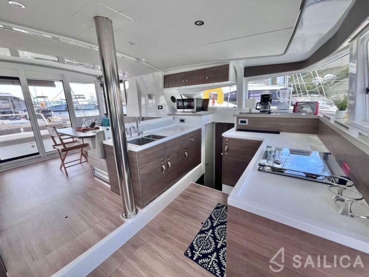Bali 4.2 - Yacht Charter Sailica
