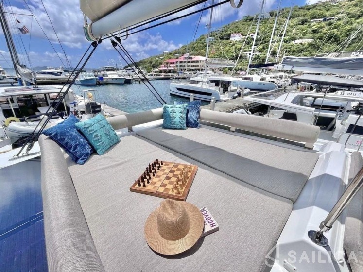 Bali 4.2 - Yacht Charter Sailica