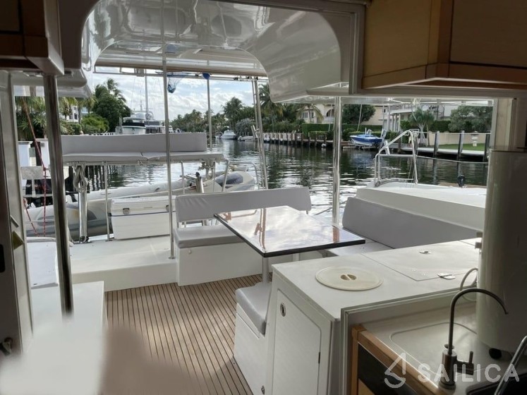 Lagoon 450 - Yacht Charter Sailica