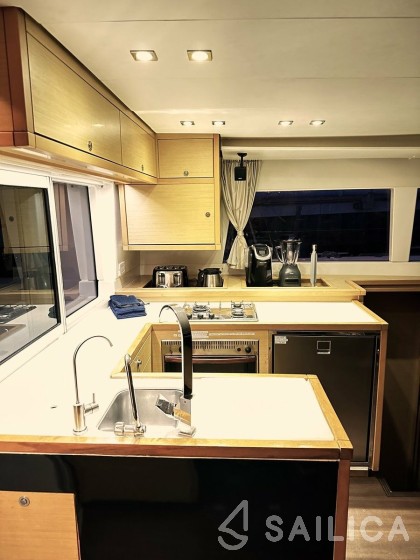 Lagoon 450 - Yacht Charter Sailica