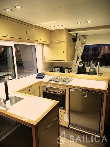 Lagoon 450 - Yacht Charter Sailica