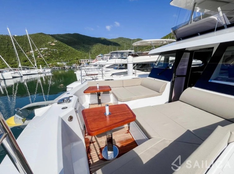 Aventura 50 MY - Yacht Charter Sailica
