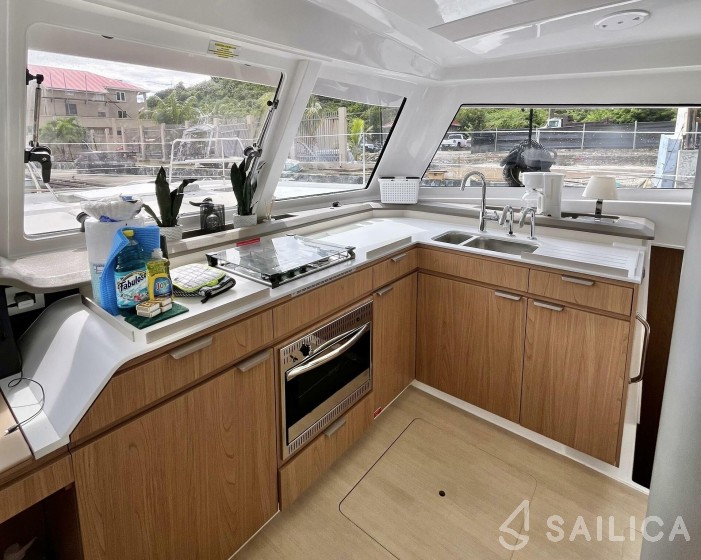 Bali Catspace 40 - Yacht Charter Sailica
