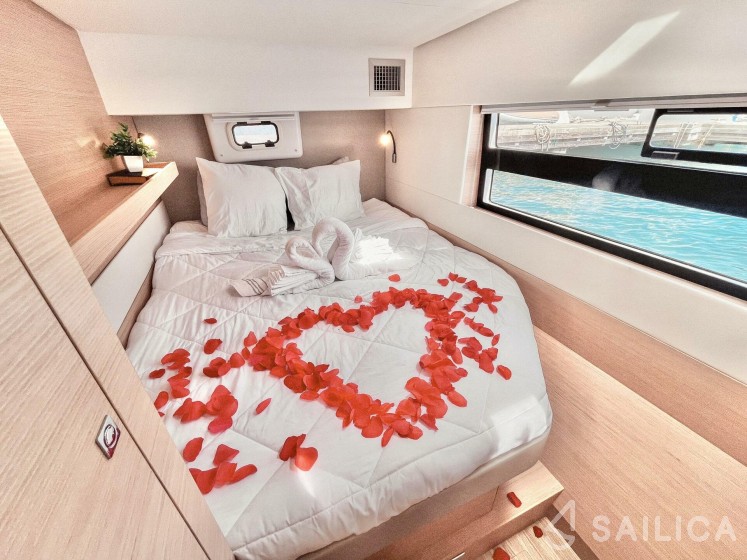 Nautitech 40 - Yacht Charter Sailica