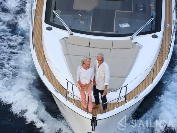 Bavaria E40 Fly - Yacht Charter Sailica