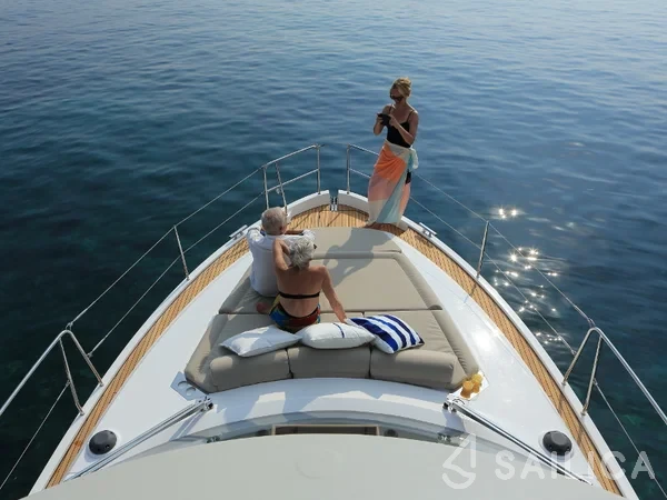 Bavaria E40 Fly - Yacht Charter Sailica
