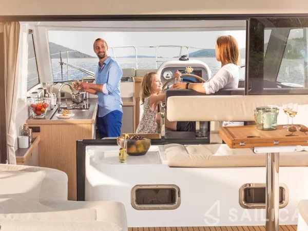Bavaria E40 Fly - Yacht Charter Sailica