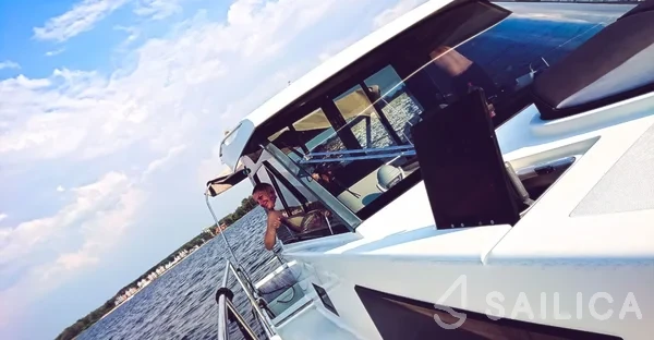 Delphia 1050 - Yacht Charter Sailica