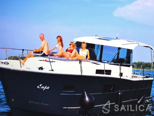 Delphia 1050 - Yacht Charter Sailica