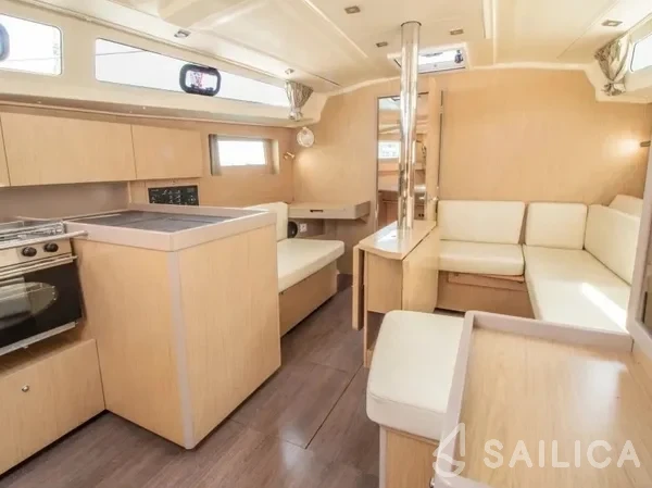 Oceanis 41.1 - Yacht Charter Sailica