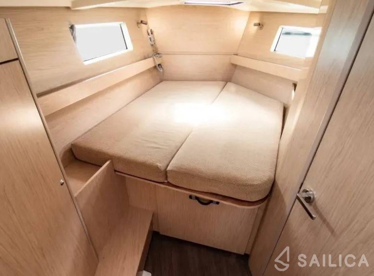 Oceanis 41.1 - Yacht Charter Sailica