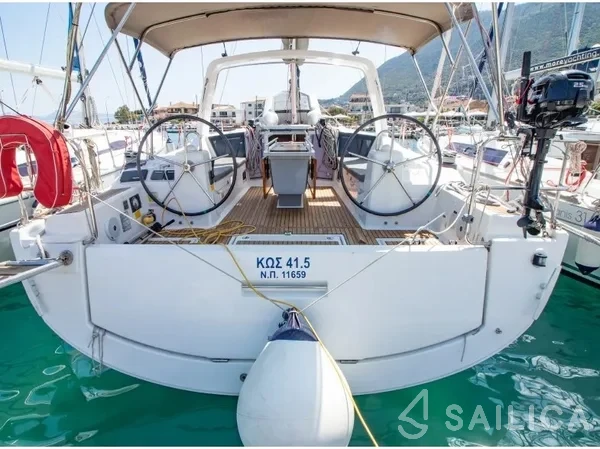 Oceanis 41.1 - Yacht Charter Sailica