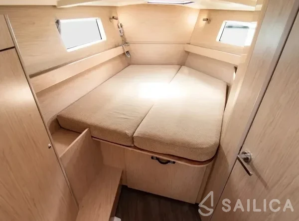 Oceanis 41.1 - Yacht Charter Sailica