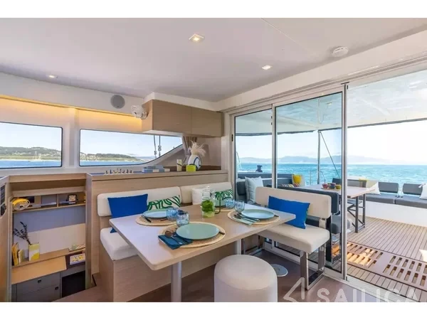 Lagoon 43 Power - Yacht Charter Sailica