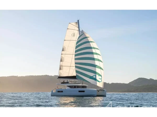 Lagoon 43 Power - Yacht Charter Sailica