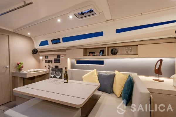 Oceanis 40.1 - Yacht Charter Sailica