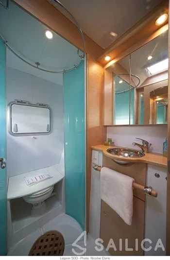 Lagoon 500 - Yacht Charter Sailica
