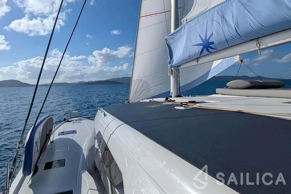 Aura 51 - Yacht Charter Sailica