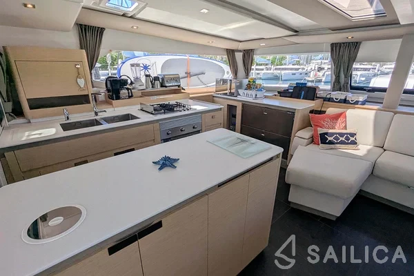 Aura 51 - Yacht Charter Sailica
