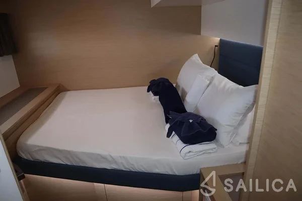 Aura 51 - Yacht Charter Sailica