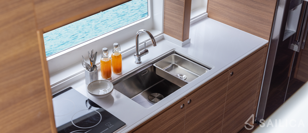 Aquila 54 - Yacht Charter Sailica