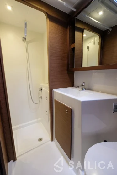Lagoon 42 - Yacht Charter Sailica