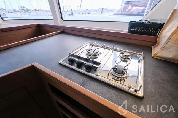 Lagoon 42 - Yacht Charter Sailica