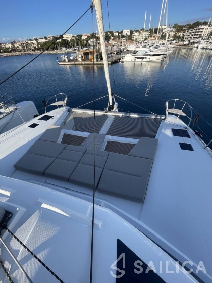 Aura 51 - Yacht Charter Sailica