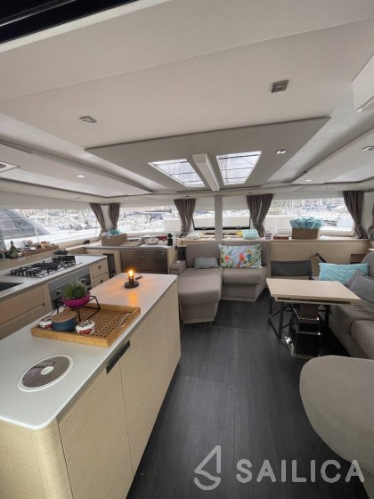 Aura 51 - Yacht Charter Sailica
