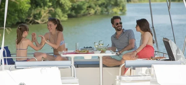 Le Boat Horizon 2 - Yacht Charter Sailica