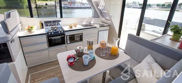 Le Boat Horizon 2 - Yacht Charter Sailica