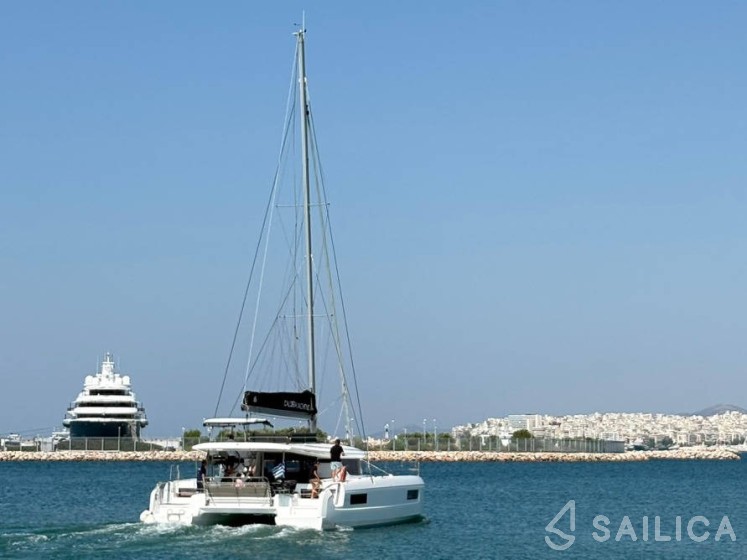 Lagoon 43 Power - Yacht Charter Sailica