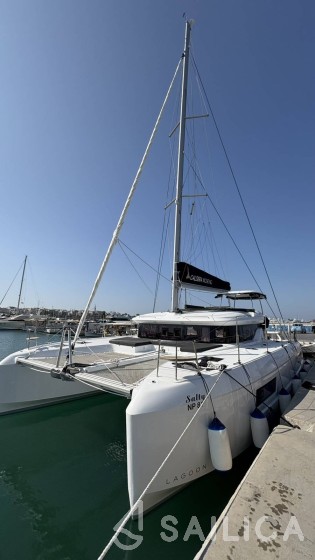 Lagoon 43 Power - Yacht Charter Sailica