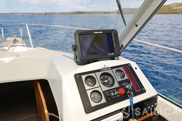 Ocqueteau Timonier 715 - Yacht Charter Sailica