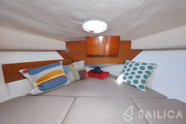 Ocqueteau Timonier 715 - Yacht Charter Sailica