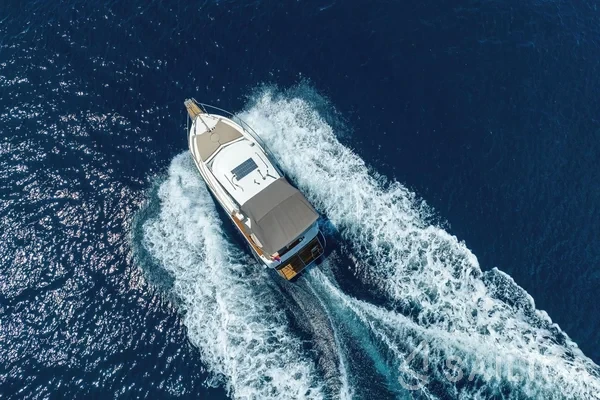 Ocqueteau Timonier 715 - Yacht Charter Sailica