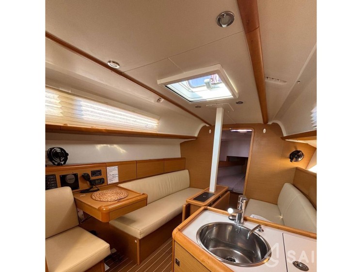 Sun Odyssey 33i - Yacht Charter Sailica