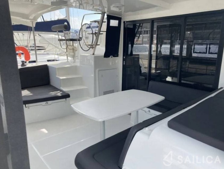 Lagoon 42 - Yacht Charter Sailica