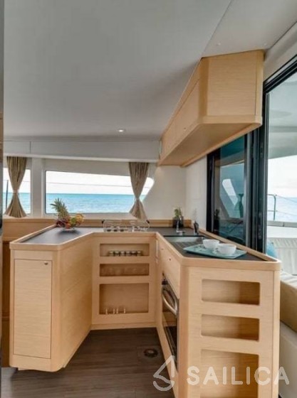 Lagoon 42 - Yacht Charter Sailica