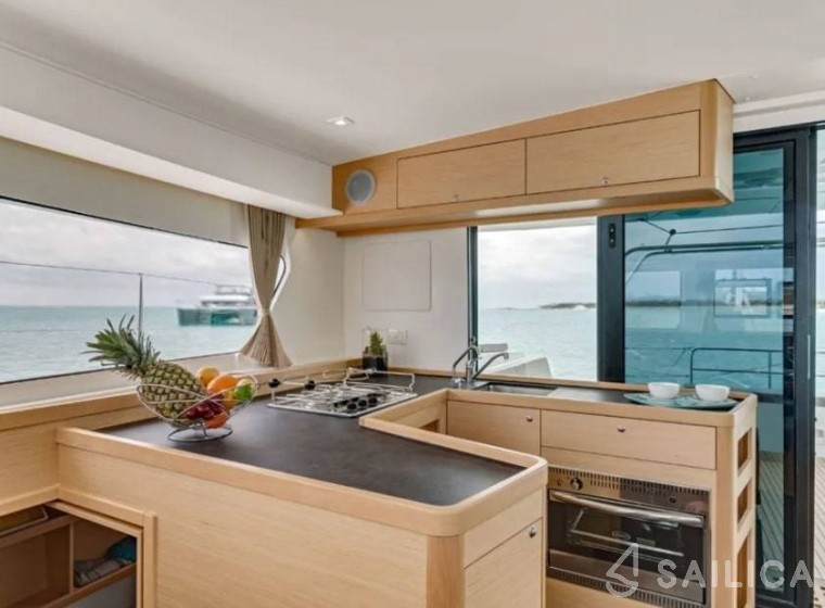 Lagoon 42 - Yacht Charter Sailica