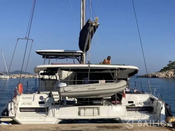 Lagoon 42 - Yacht Charter Sailica