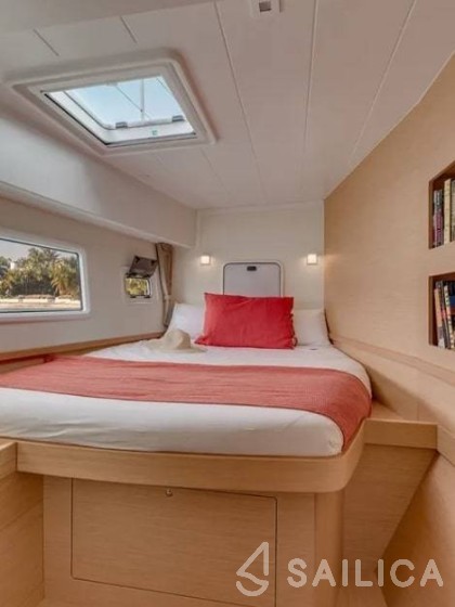 Lagoon 42 - Yacht Charter Sailica