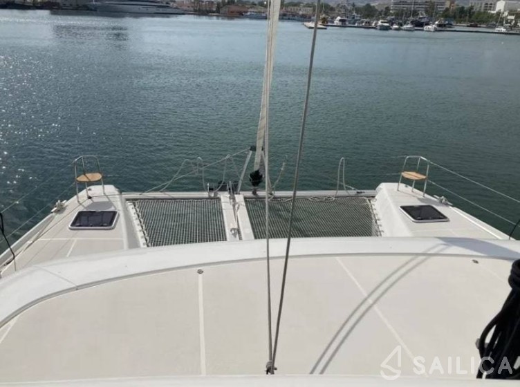 Lagoon 42 - Yacht Charter Sailica