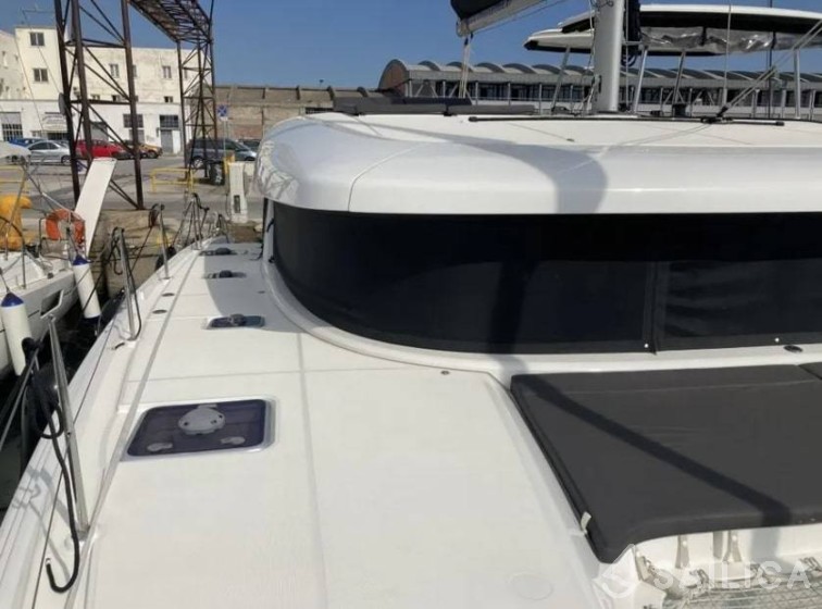 Lagoon 42 - Yacht Charter Sailica